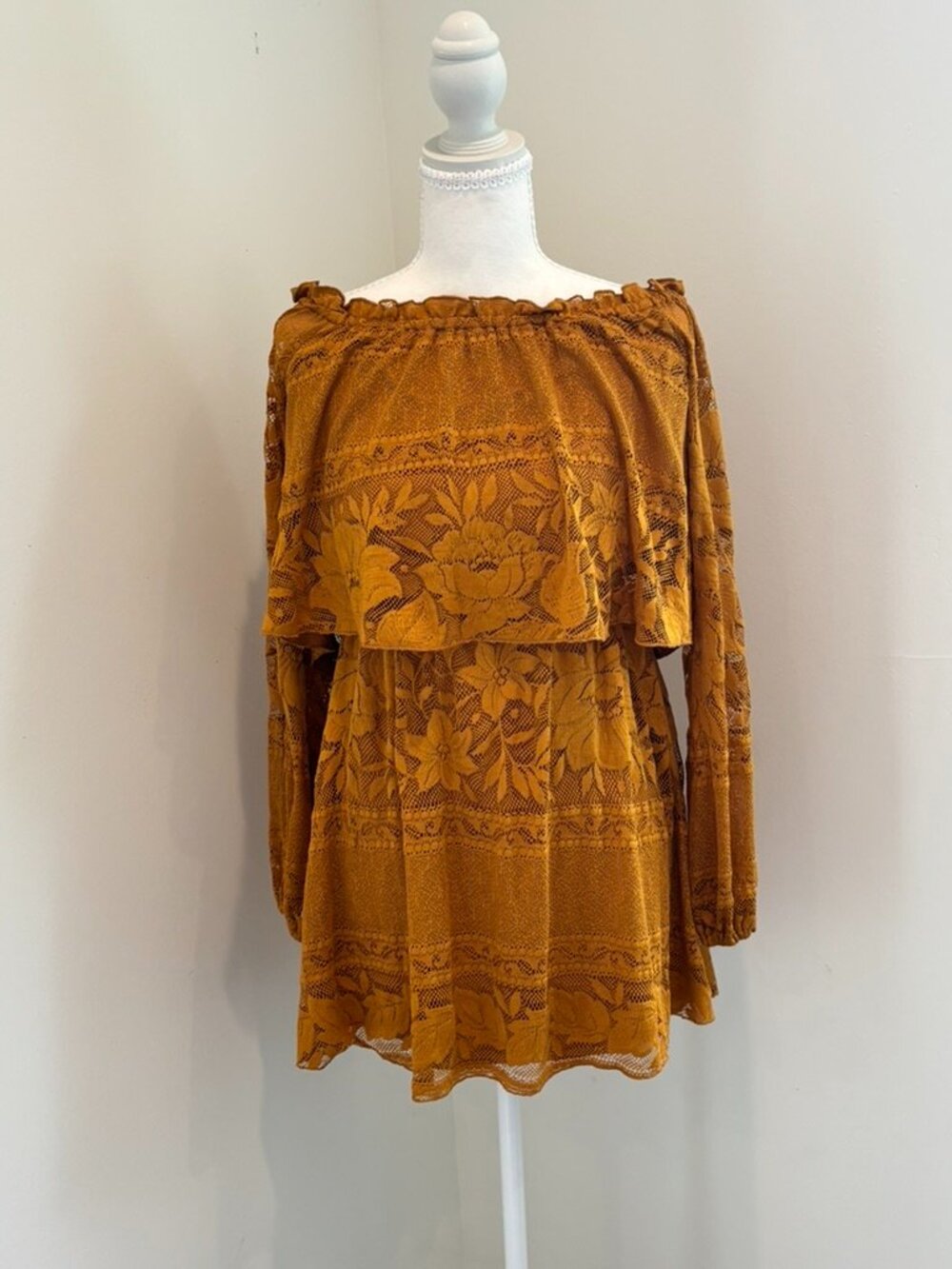 Show me your Mumu Bess boho yellow gold off the shoulder lace dress